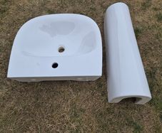 Malo Pedestal Sink