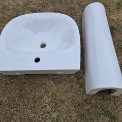 Malo Pedestal Sink