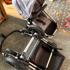 Bugaboo Cameleon and BeSafe Car Seat with Two Isofix Bases