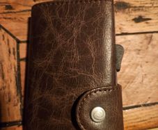C secure wallet