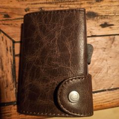 C secure wallet