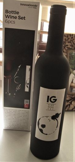 Wine Bottle Gift Set with tools
