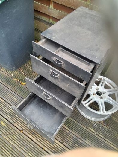 Filling cabinet