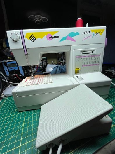 PFAFF Stretch & Jeans Sewing Machine - Just Serviced - Like new!