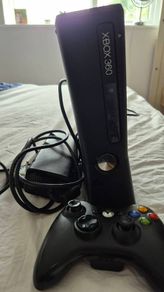 Xbox 360 slim hdmi with controller and games