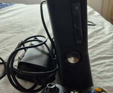 Xbox 360 slim hdmi with controller and games