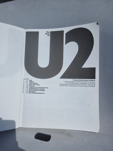 The Best Of U2 (Guitar Tab, Bass Guitar Tab, with chord symbols / Artist Songbook)  by U2 (Artist)