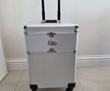 Small makeup/nail trolley case