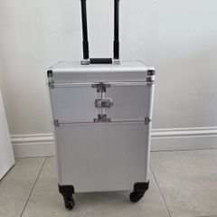 Small makeup/nail trolley case