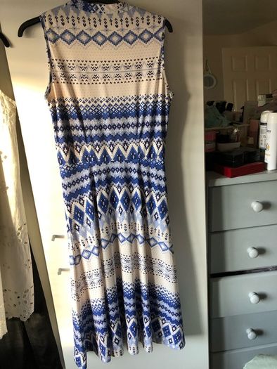Ladies stunning dress worn once like new size 10