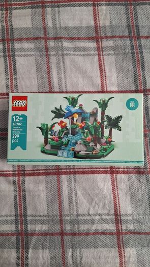 LEGO Tropical Rainforest Diorama Set 40782