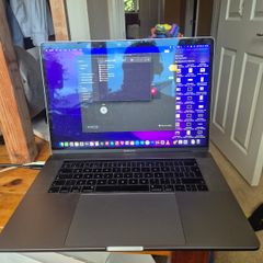 MacBook Pro 15,1/i7-8750H/16GB Ram/256GB SSD/Touch Bar/555x/15" RD/B