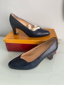 Mitzi Leather Shoes, size 4D