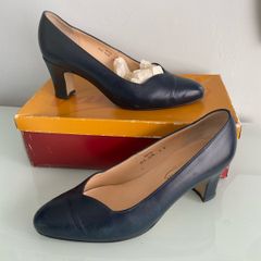 Mitzi Leather Shoes, size 4D