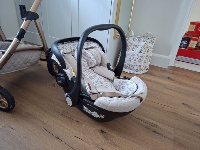 Cosatto Wow 2 Travel system - whisper