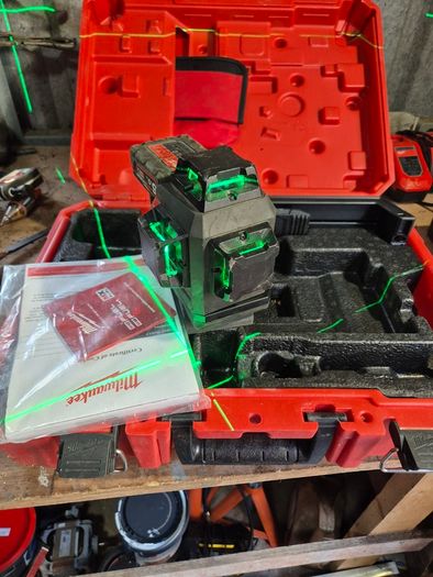 Milwaukee laser (green)