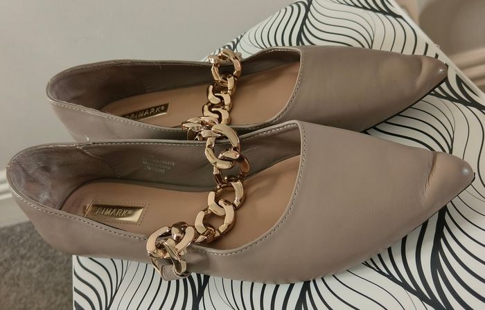 Beige ballet flats with gold chain size 7