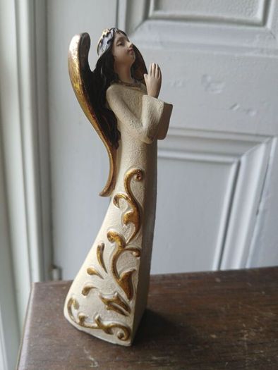 angel figurines