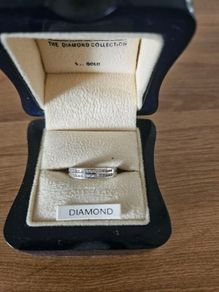 9ct white gold diamond ring