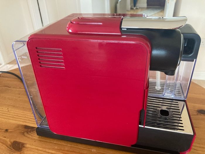 Nespresso DeLonghi Lattissima Touch Red Coffee Machine