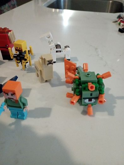 Lego Minecraft minifigure bundle 12 pieces