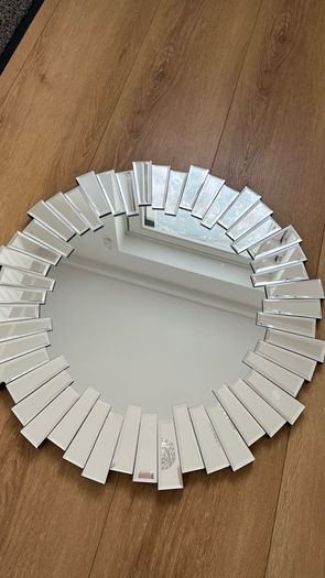 Round mirror
