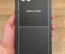 Samsung Galaxy Z Flip8 256GB Graphite Brand New Sealed