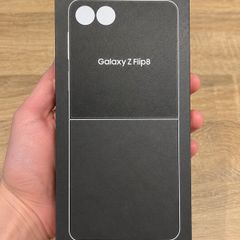 Samsung Galaxy Z Flip8 256GB Graphite Brand New Sealed