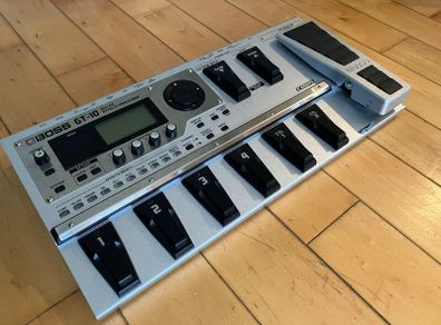 BOSS GT-10 Guitar Multi-Effects Processor