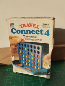 Vintage Travel Connect 4 (1982 Edition) content untouched