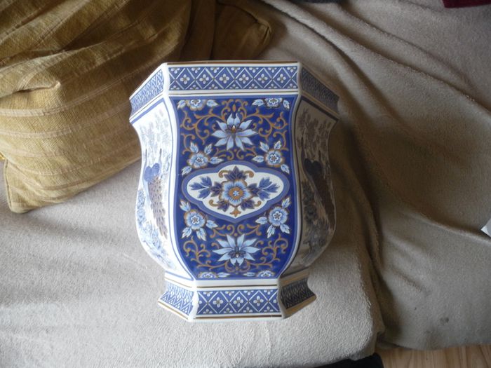 Vase, Plant pot holder