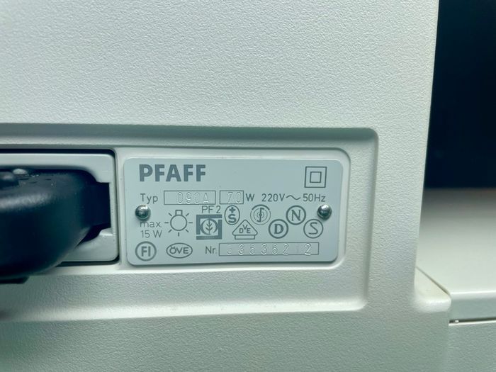 PFAFF Dualmatic 955-1 Sewing Machine with IDT(Upper walking foot) - Just serviced - Excellent condition