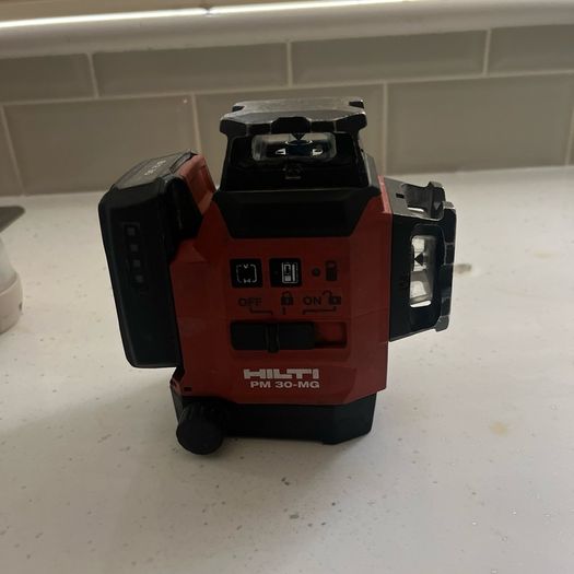 Hilti PM 30 MG Green 3 By 360 degrees Laser Level with Battery