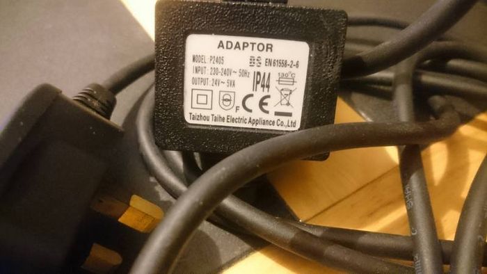 Melinera power adapter Model P2405 24V 5VA IP44 New!