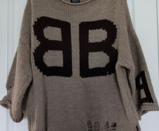 Sweater one size fits up to XL