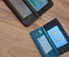 Red Nintendo 3DS xl and Aqua Blue Nintendo 3DS