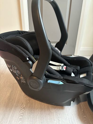 Uppababy Mesa isize Car seat plus base and rain cover