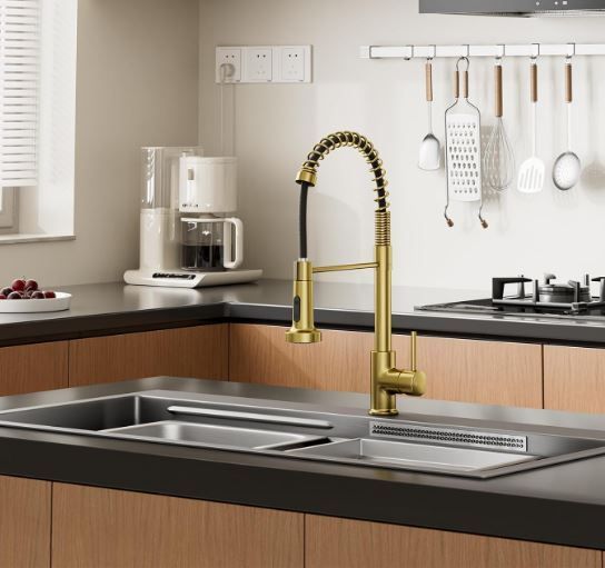 Gold Kitchen Mixer Tap with Pull-Out Spray, 2-Function Spring Faucet, 360 Swivel High-Arc Design, Hot & Cold Water