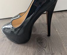Women's Size 6 Heels Brand New