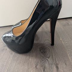 Women's Size 6 Heels Brand New