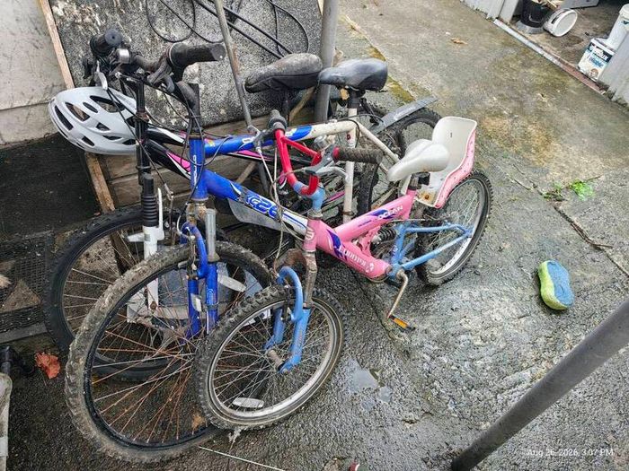 FREE! bikes and pool hockey table