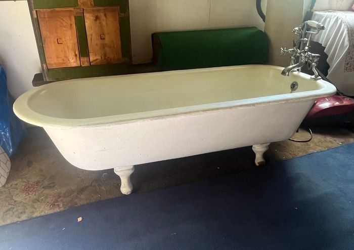 Antique Original Cast-Iron Bath (6ft)