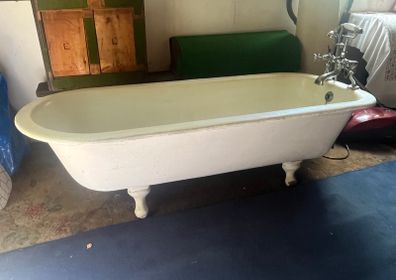 Antique Original Cast-Iron Bath (6ft)