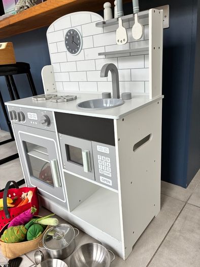 Play kitchen & accessories