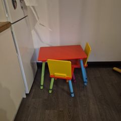 toddlers table and chairs