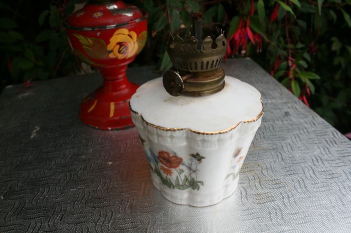 Vintage oil lamps (20 each)