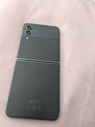 Samsung Galaxy Z Flip 4