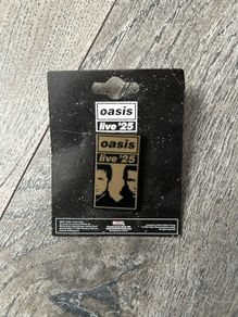 Oasis Live 25 Gold Split Faces Pin Badge