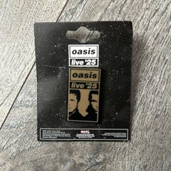 Oasis Live 25 Gold Split Faces Pin Badge