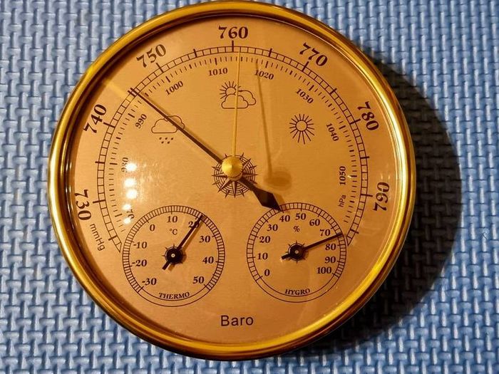 Weather Station 3 in 1, Temperature, Barometer and Hydrometre, new.
